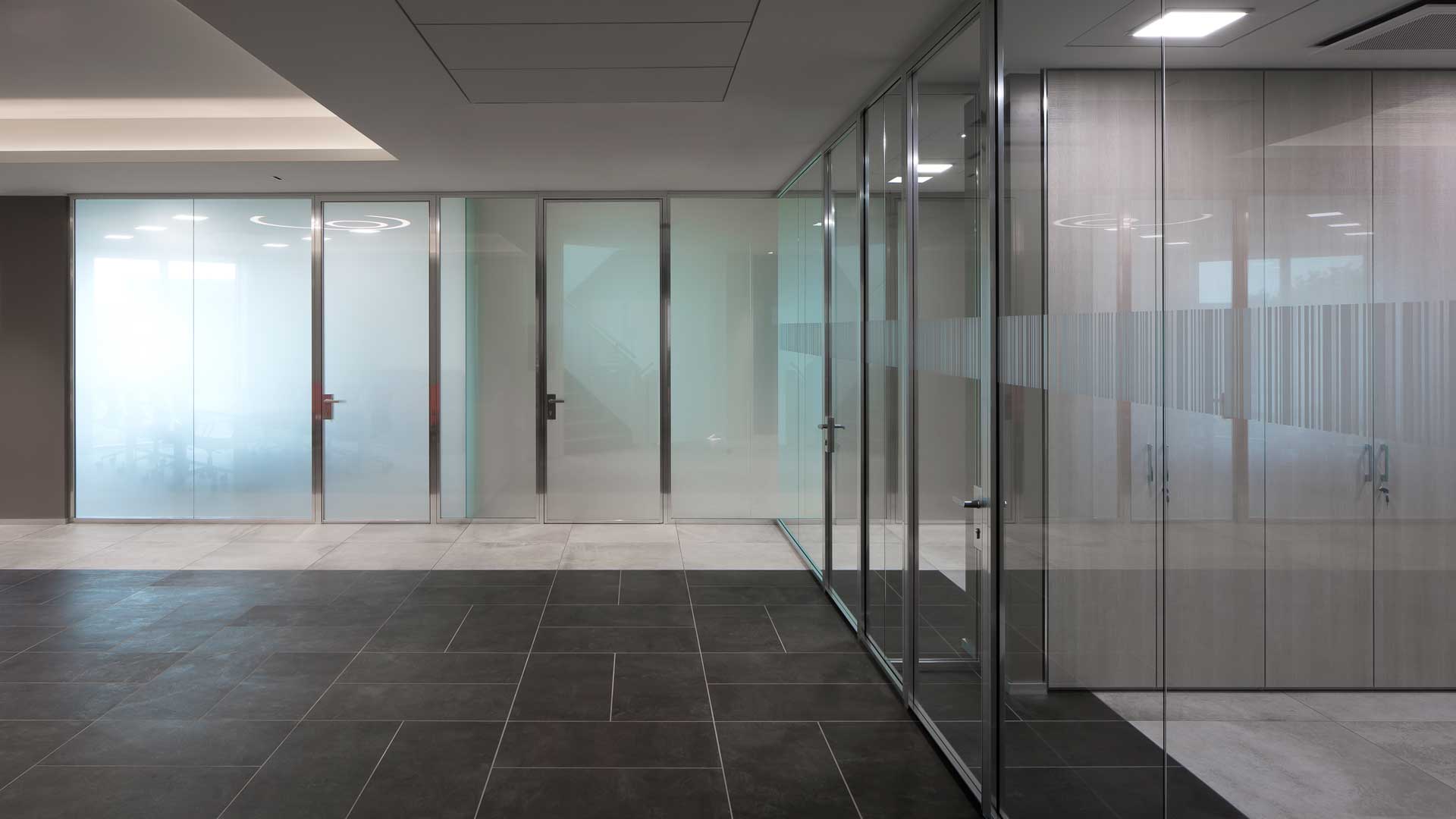 Pareti-divisorie-o-pareti-in-cartongesso-per-l’ufficio-Viemmeporte-meeting