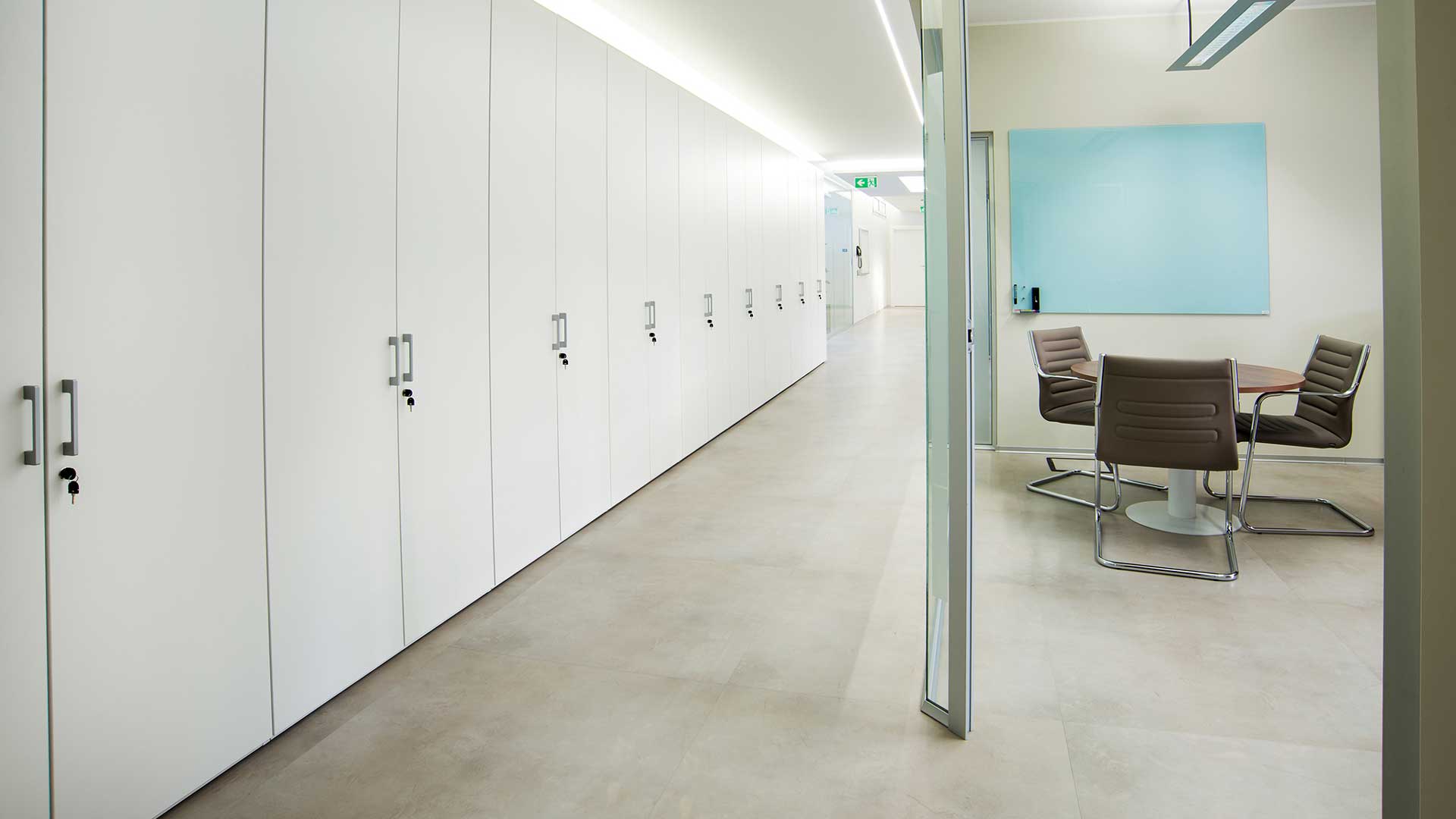 pareti-attrezzate-ufficio-2-Level-Office-Landscape