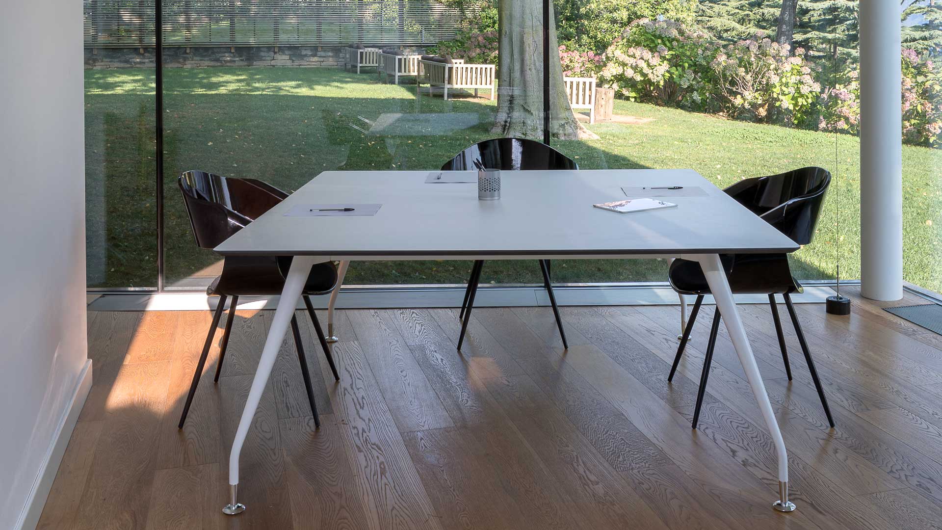 Tavoli-riunione-di-design-per-ufficio-Level-Office-Landscape-Fjord