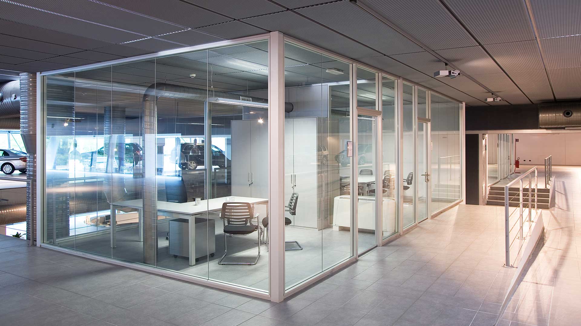 arredare-ufficio-concessionaria-auto-pareti-divisorie-Level-Office-Landscape