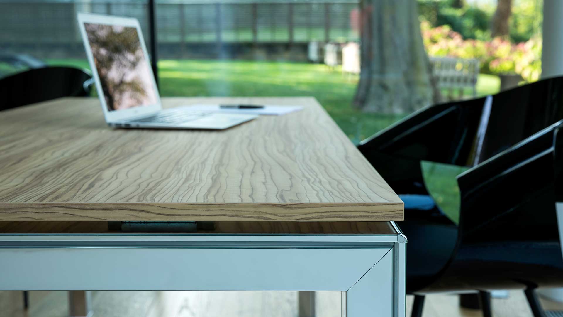 Piano-scrivania-in-melaminico-Level-Office-Landscape