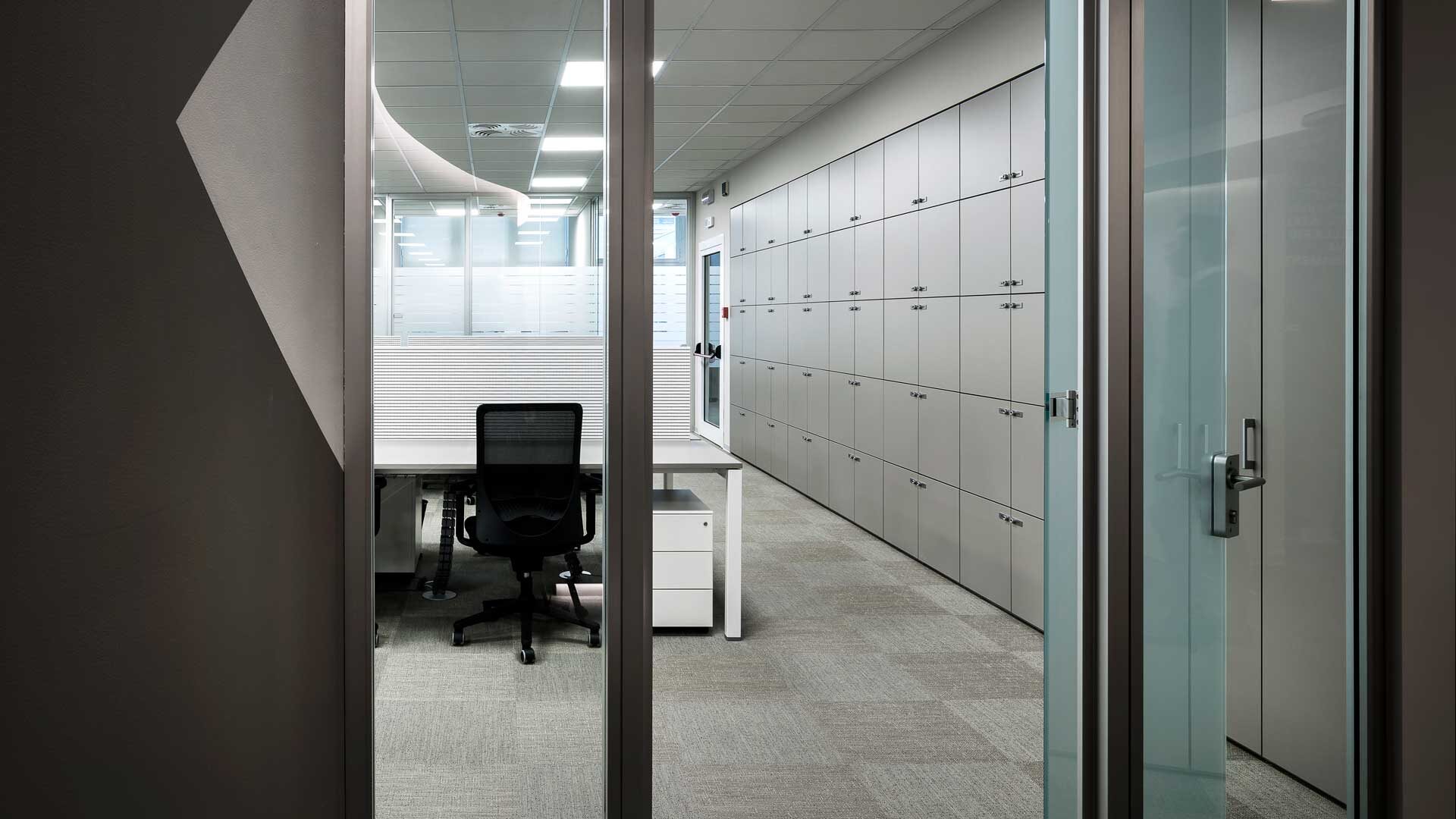 Lockers-per-ufficio-personalizzati-parete-attrezzata-Level-Office-Landscape