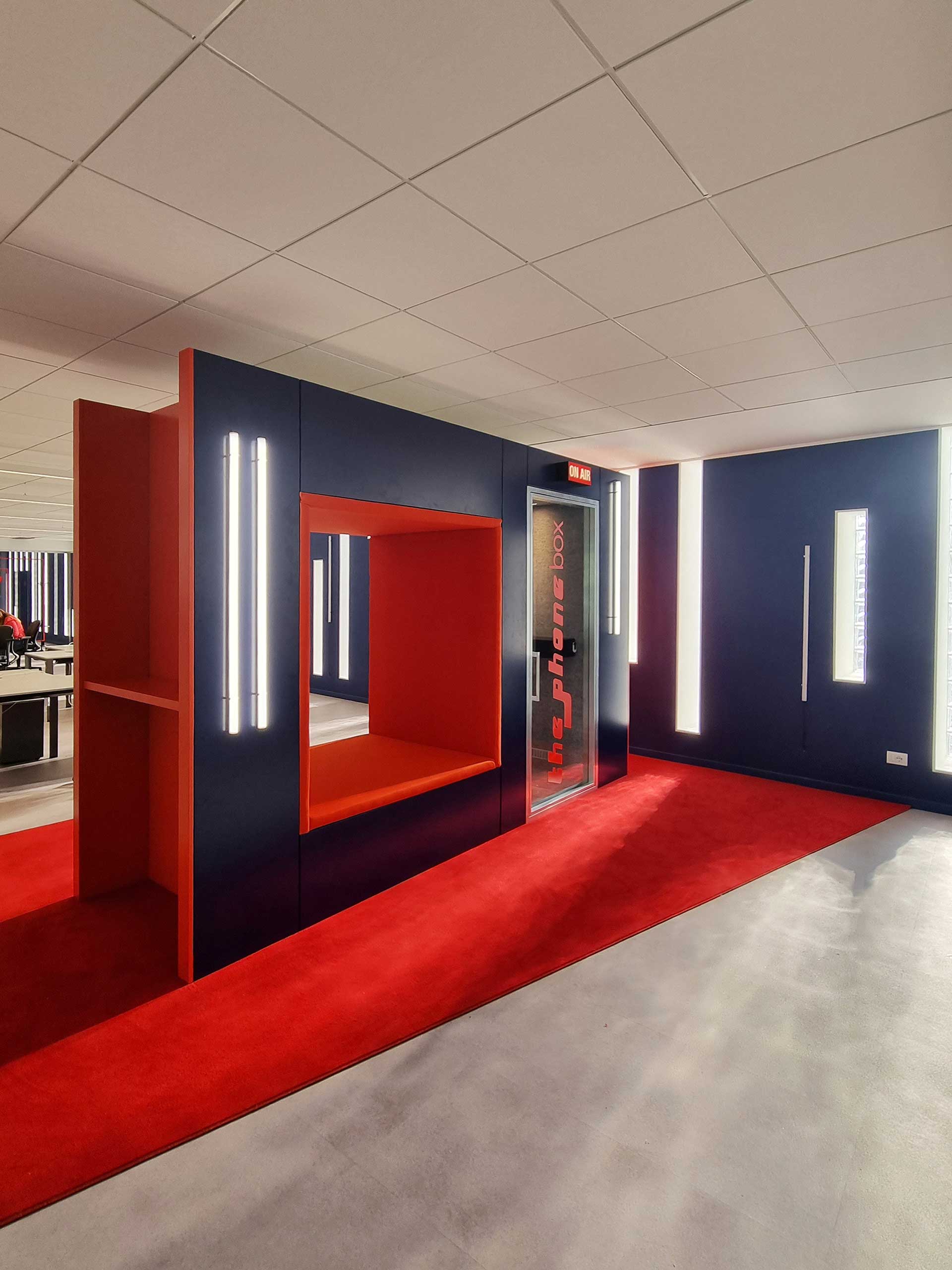 place-phone-booth-randstad-box-level-office-landscape