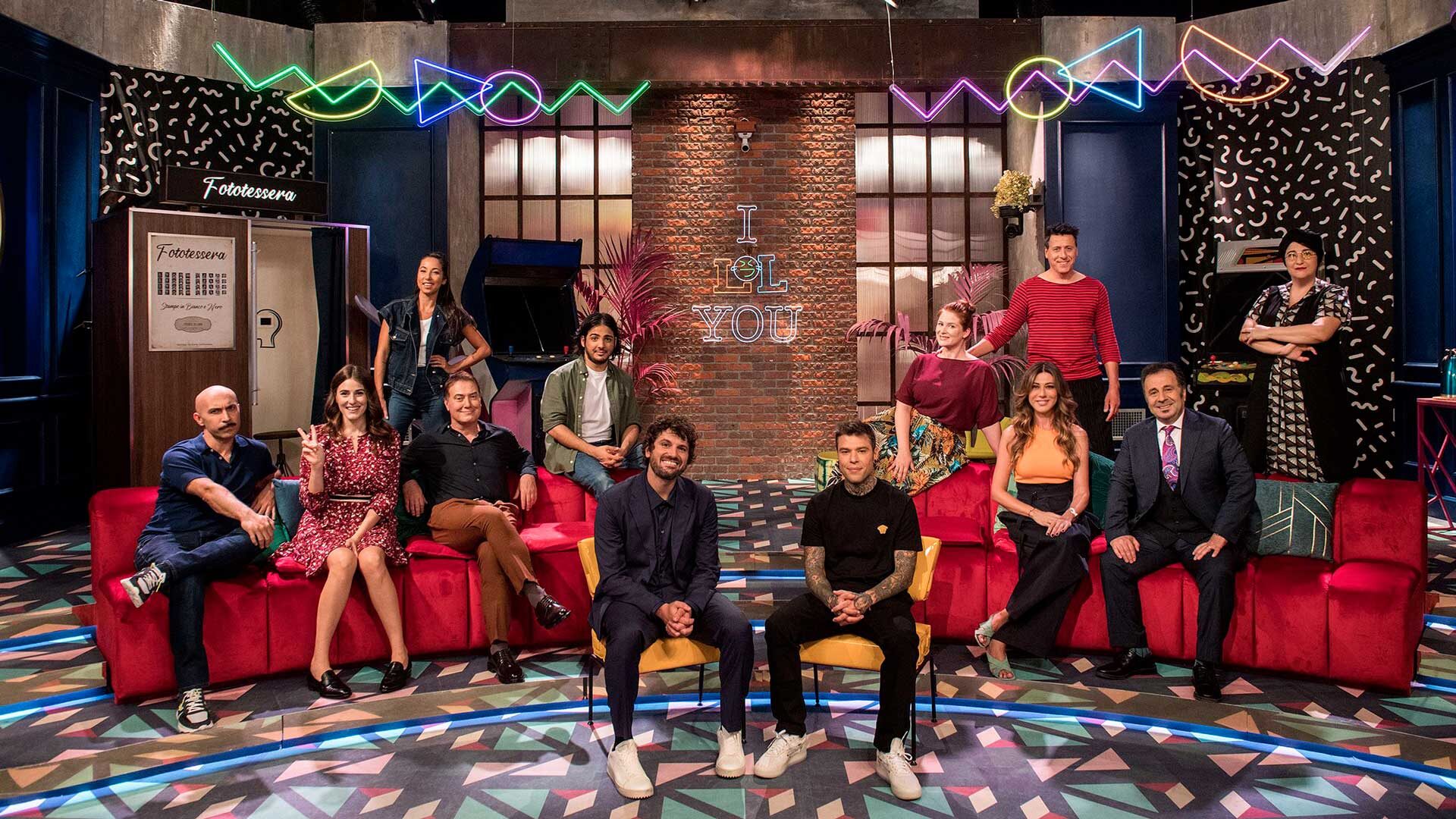 “Lol – Chi ride è fuori”, tutti i pezzi di design visti nella scenografia Lol-chi-ride-è-fuori-tutti-i-pezzi-di-design