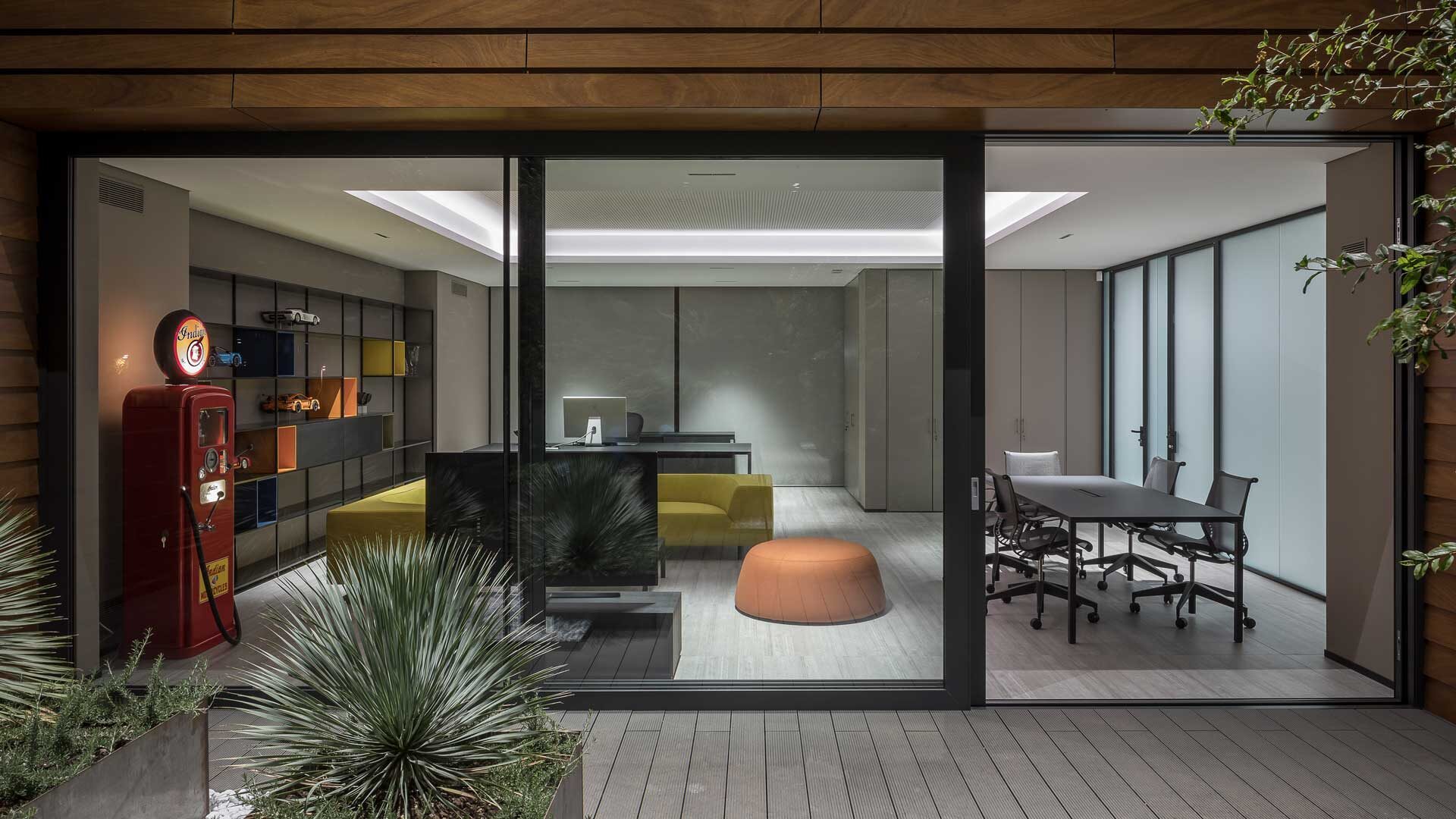 Executive-office-level-office-landscape