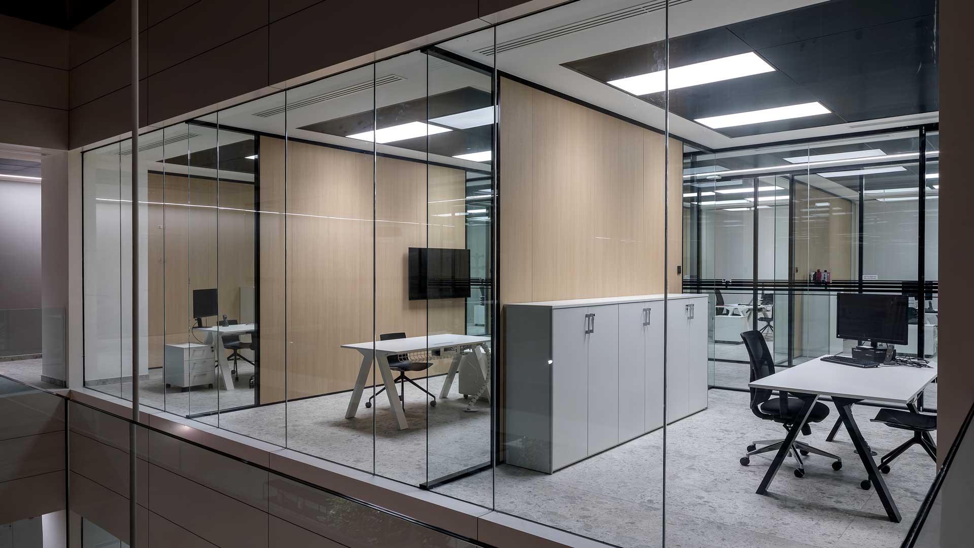 colore-in-ufficio-neutri-stratificati-level-office-landscape