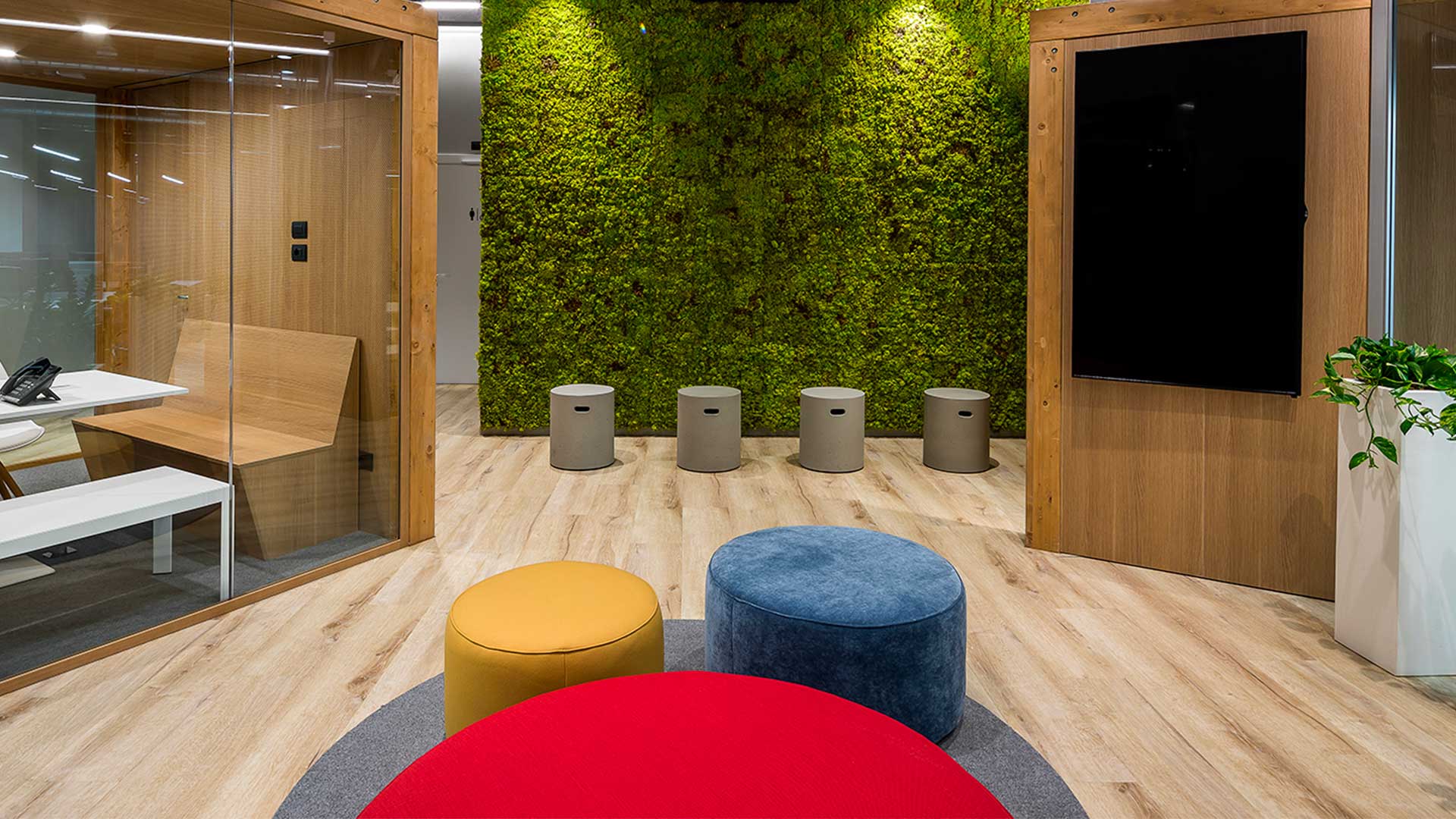 Benessere-in-ufficio-leggerezza-e-colore-_-Level-Office-Landscape