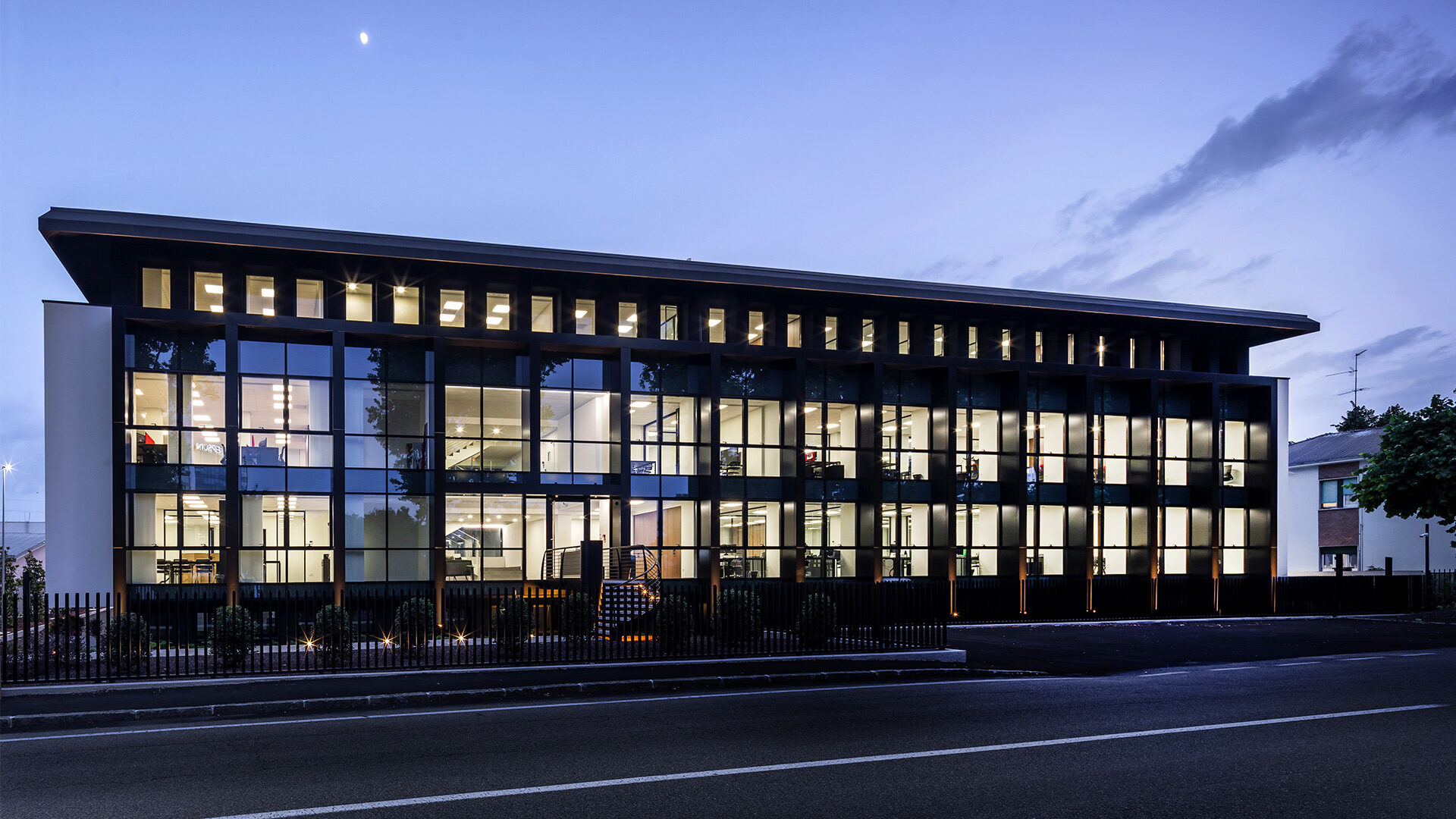 Il nuovo headquarter di Travaglini unisce tradizione e contemporaneità Headquarter-custom-made-Travaglini-Cinisello-Level-Office-Landscape