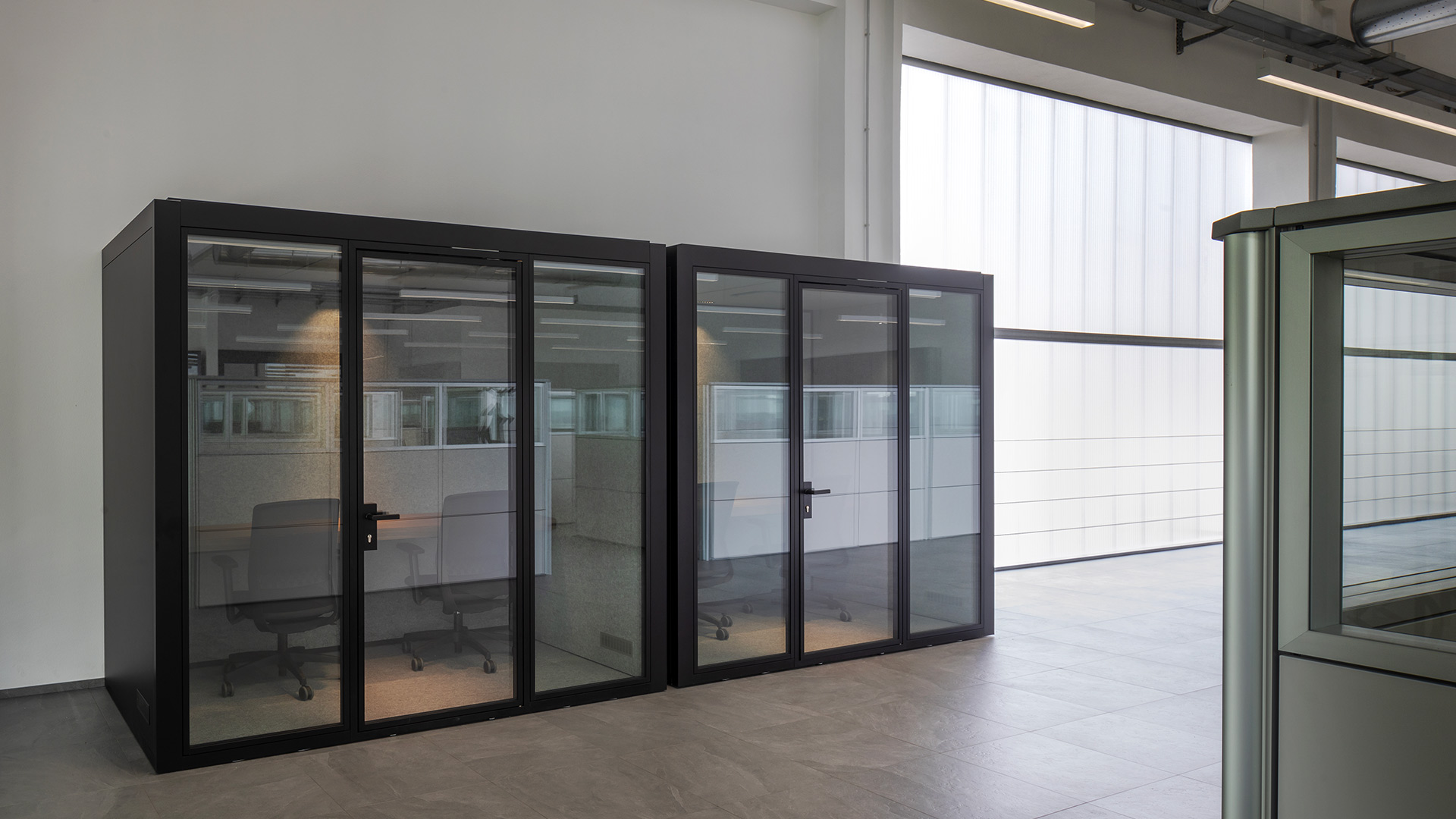 Travaglini-phone-maggiore-privacy-e-benessere-Level-Office-Landscape