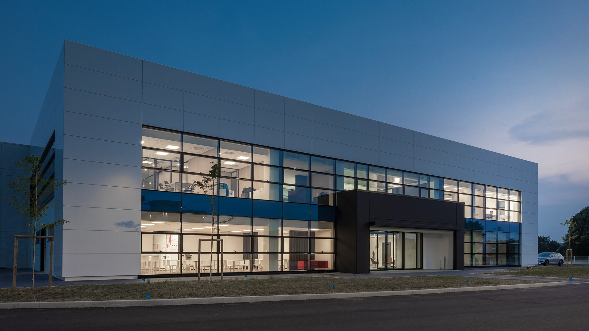 Quando l’industria incontra l’arte: il nuovo headquarter di Tecno3 fra meccanica, design e creatività Tecno3-nuovo-headquarter-Level-Office-Landscape