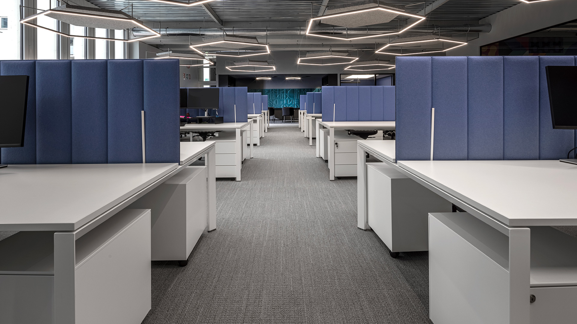 Materiali-per-lufficio-Feltro-controsoffitti-divisori-scrivania-Level-Office-Landscape