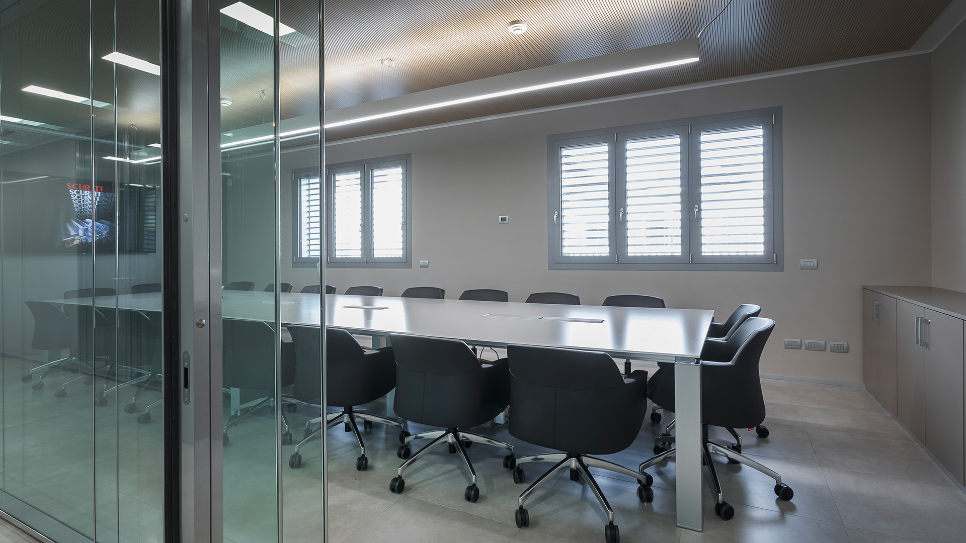 Pareti-vetrate-per-sale-meeting-Level-Office-Landscape
