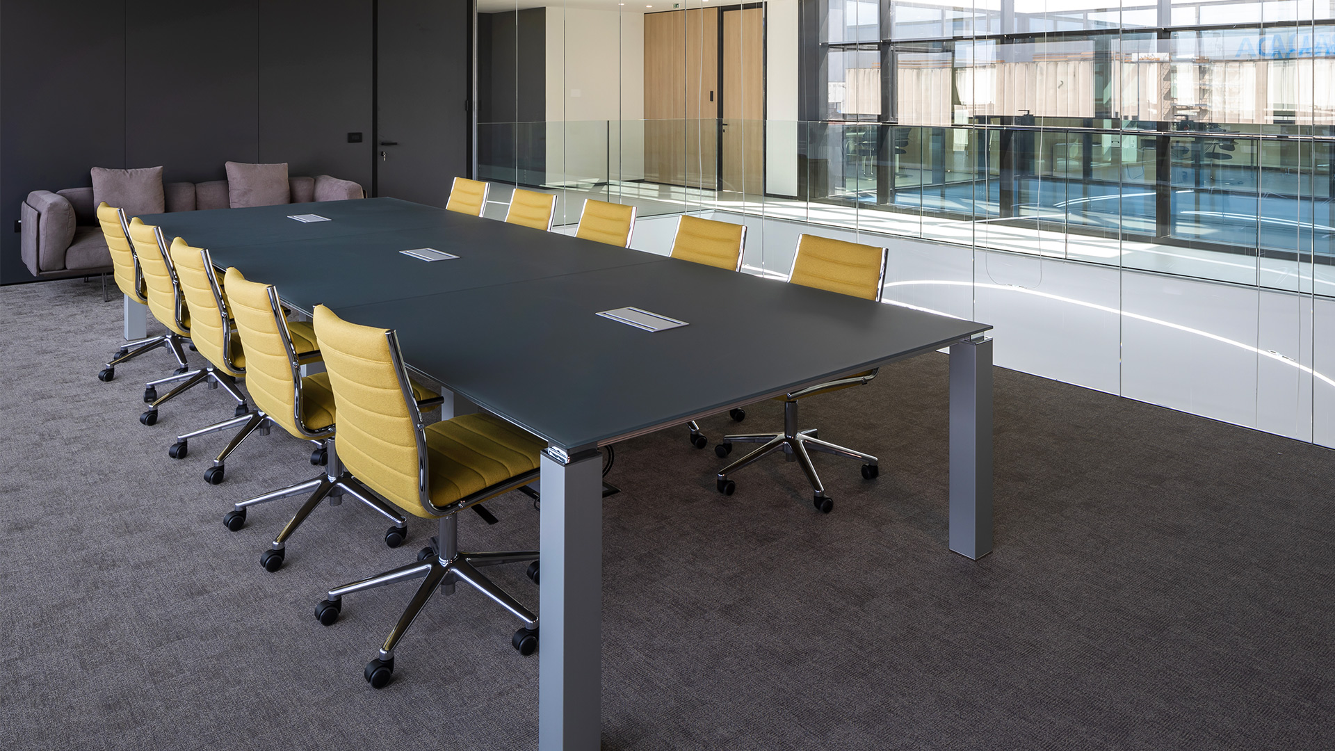 Sale-riunioni-in-vetro-luce-naturale-Level-Office-Landscape